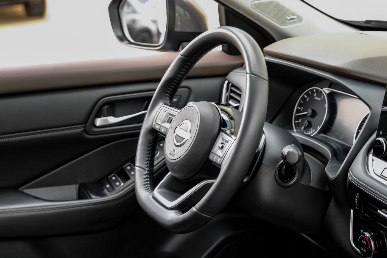 Nissan Rogue Vehicle Main Gallery Image 14