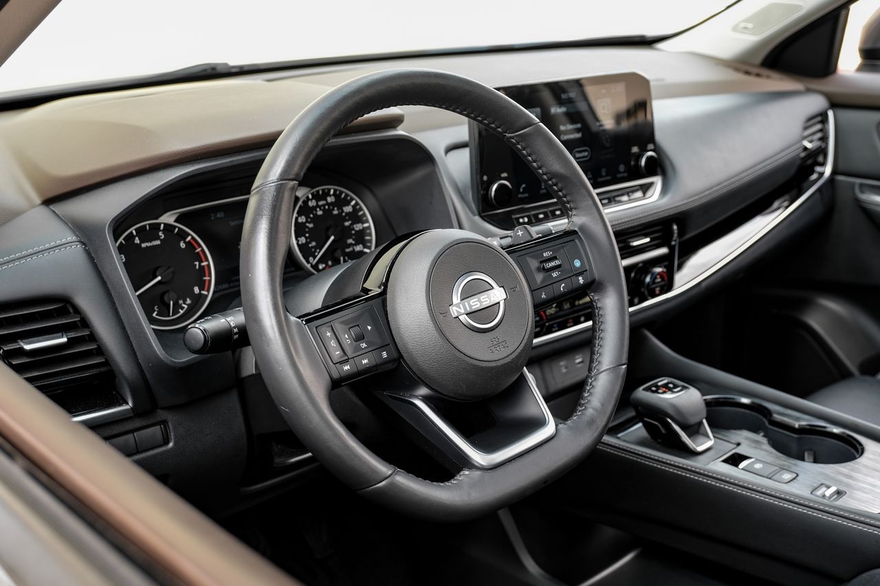 Nissan Rogue Vehicle Main Gallery Image 16