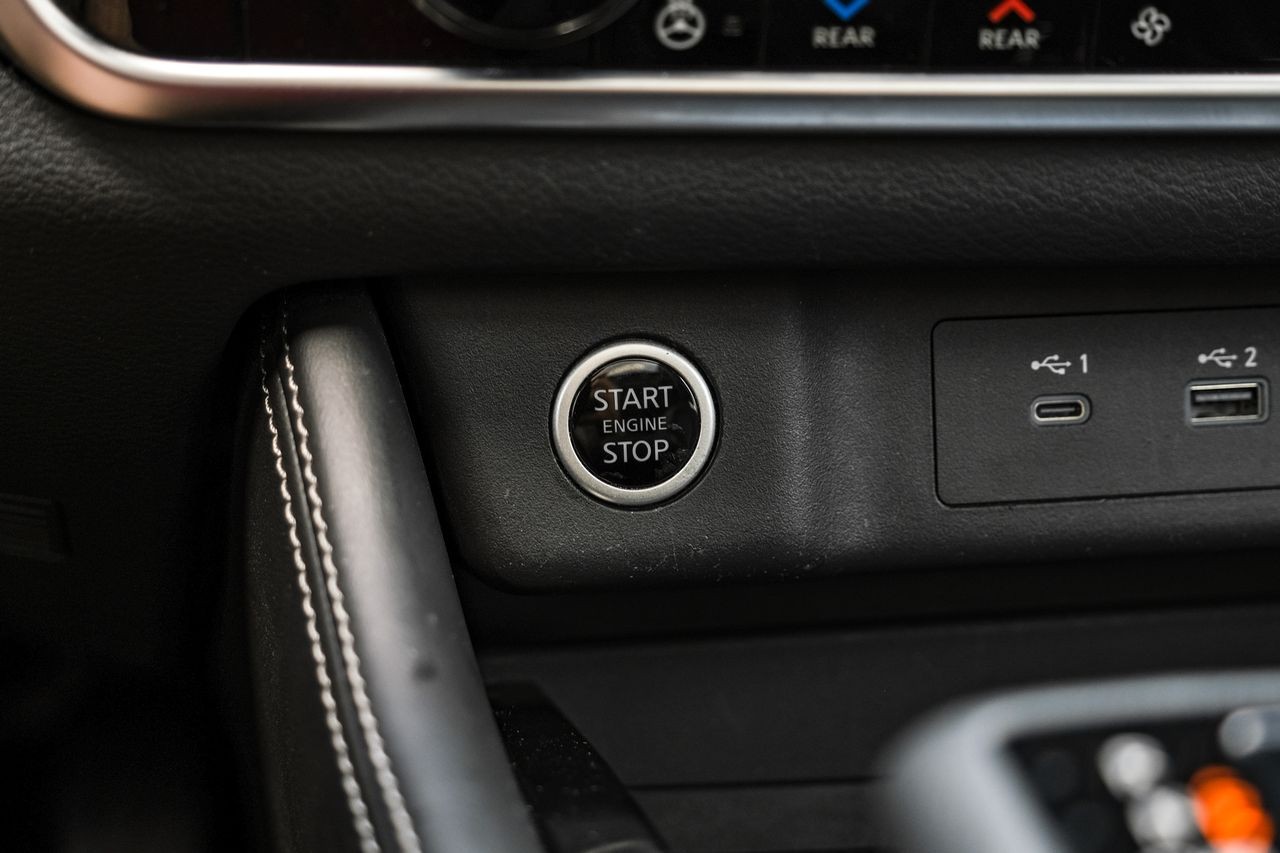 Nissan Rogue Vehicle Main Gallery Image 21