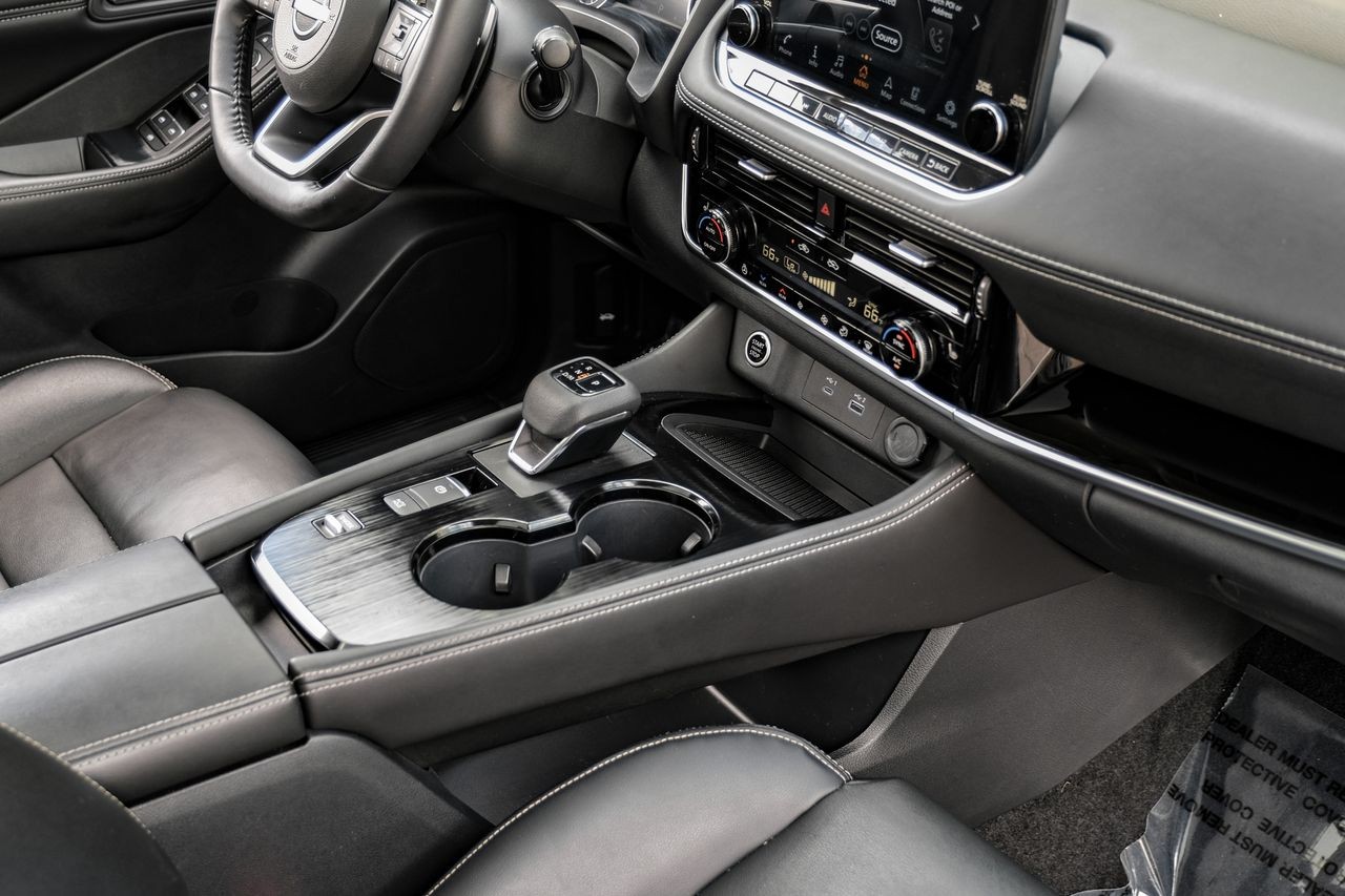 Nissan Rogue Vehicle Main Gallery Image 24