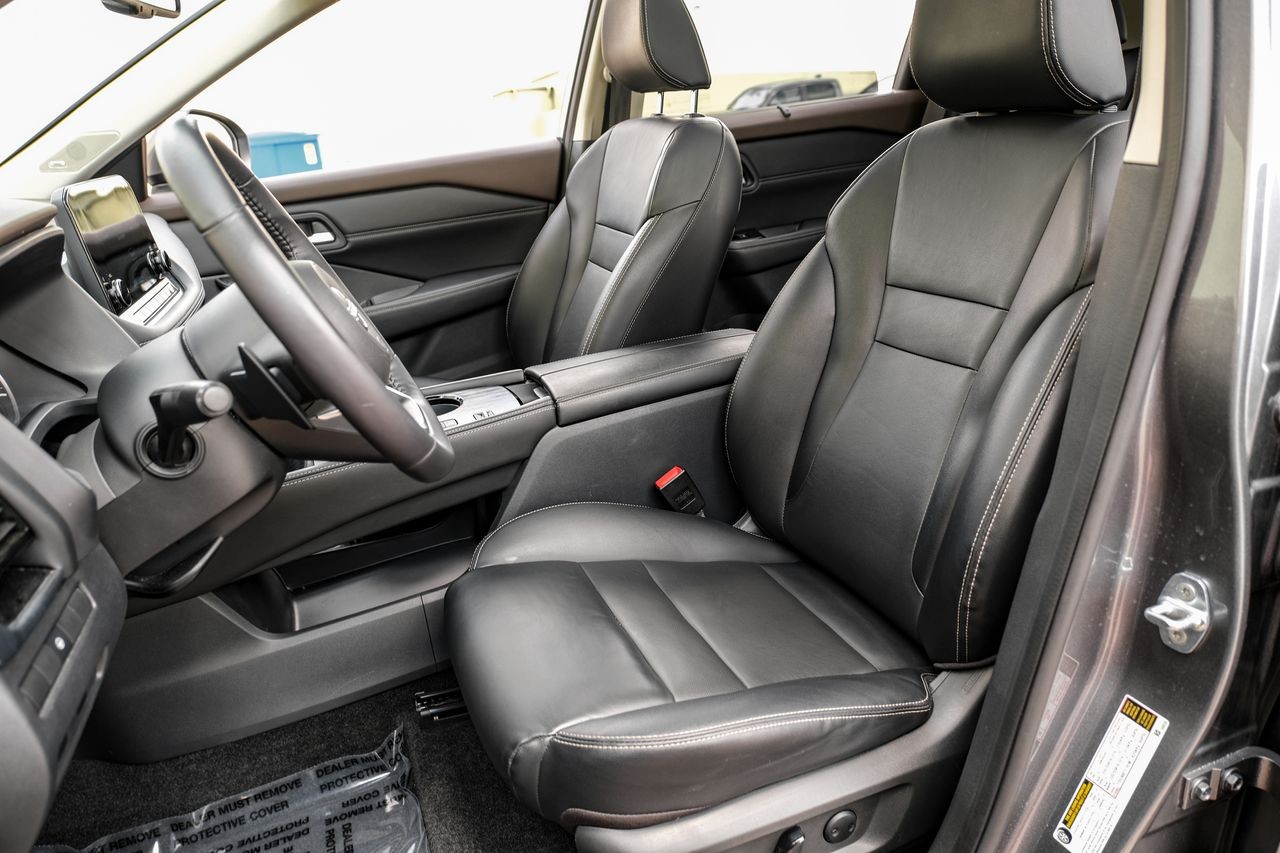 Nissan Rogue Vehicle Main Gallery Image 29