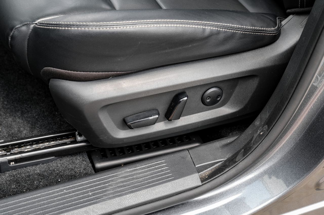 Nissan Rogue Vehicle Main Gallery Image 30