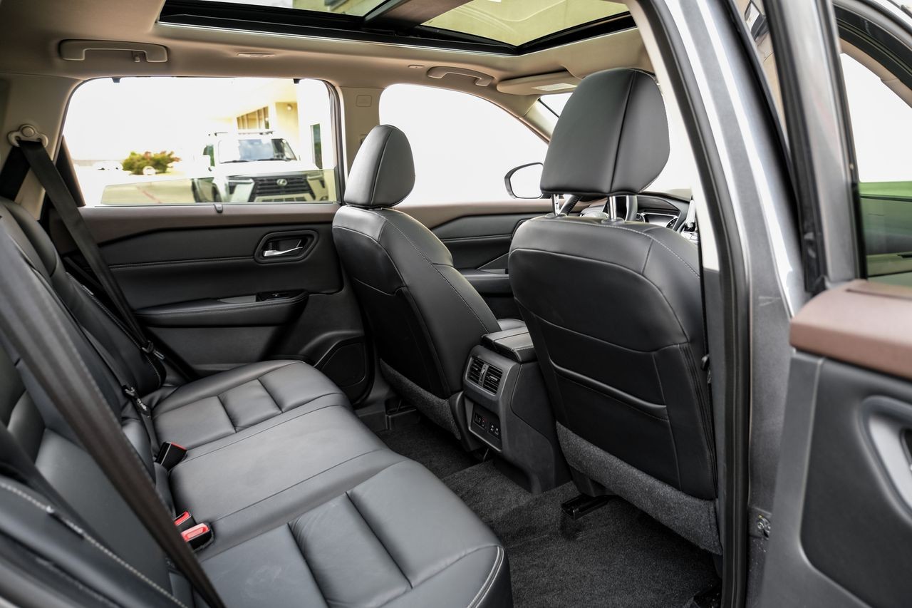 Nissan Rogue Vehicle Main Gallery Image 34