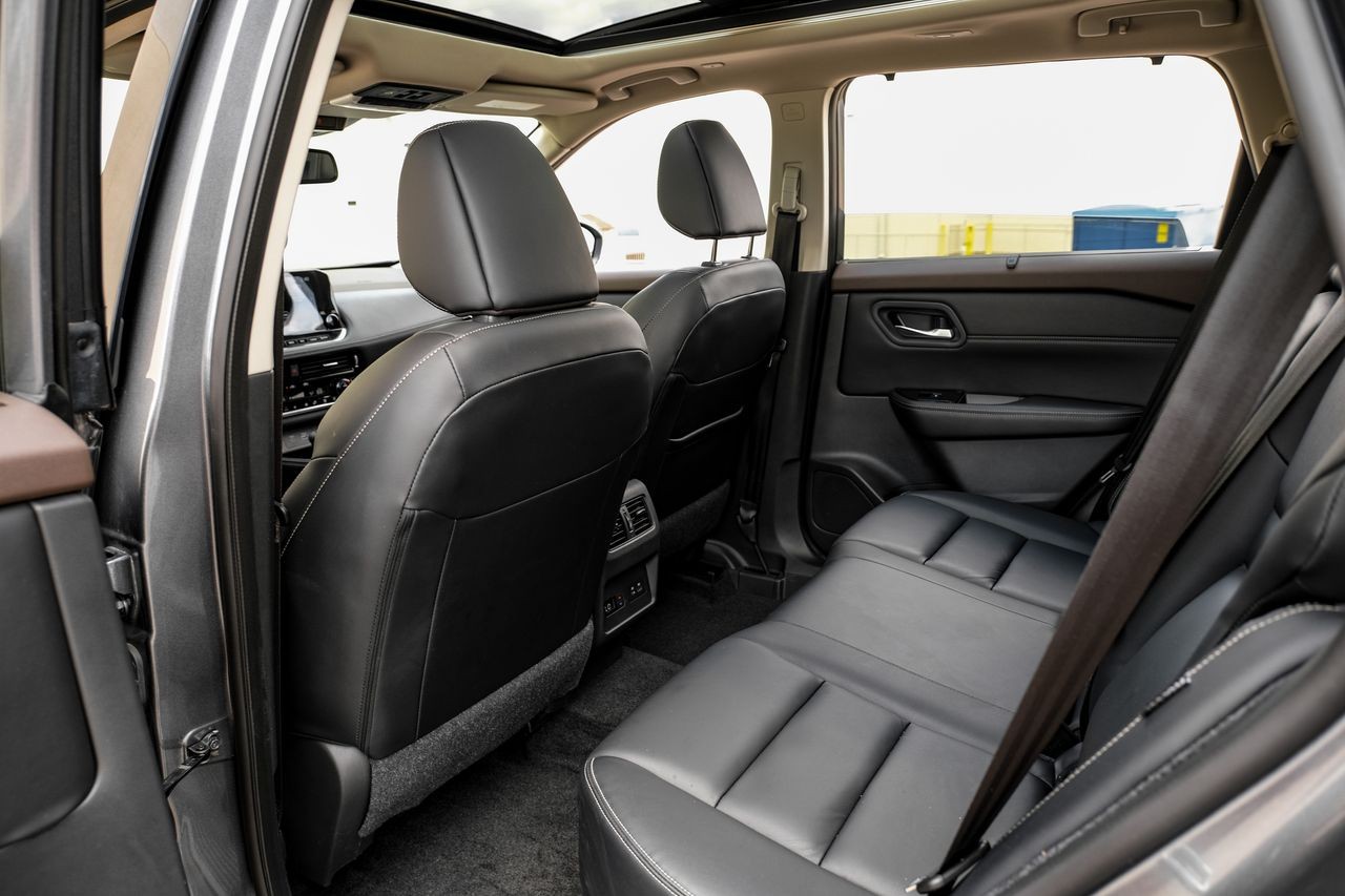 Nissan Rogue Vehicle Main Gallery Image 36
