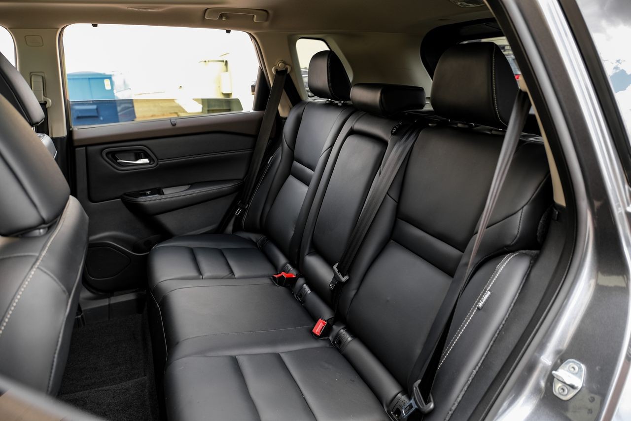 Nissan Rogue Vehicle Main Gallery Image 37