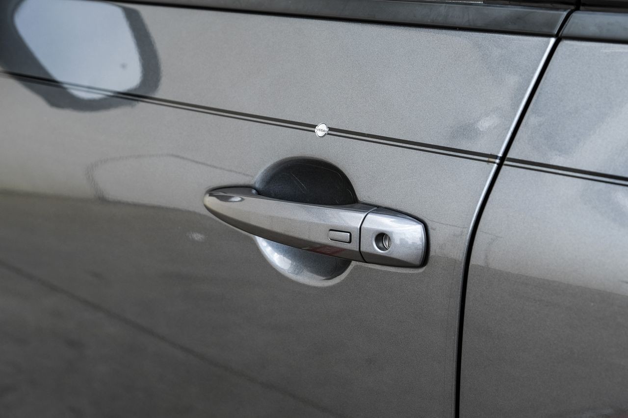 Nissan Rogue Vehicle Main Gallery Image 38