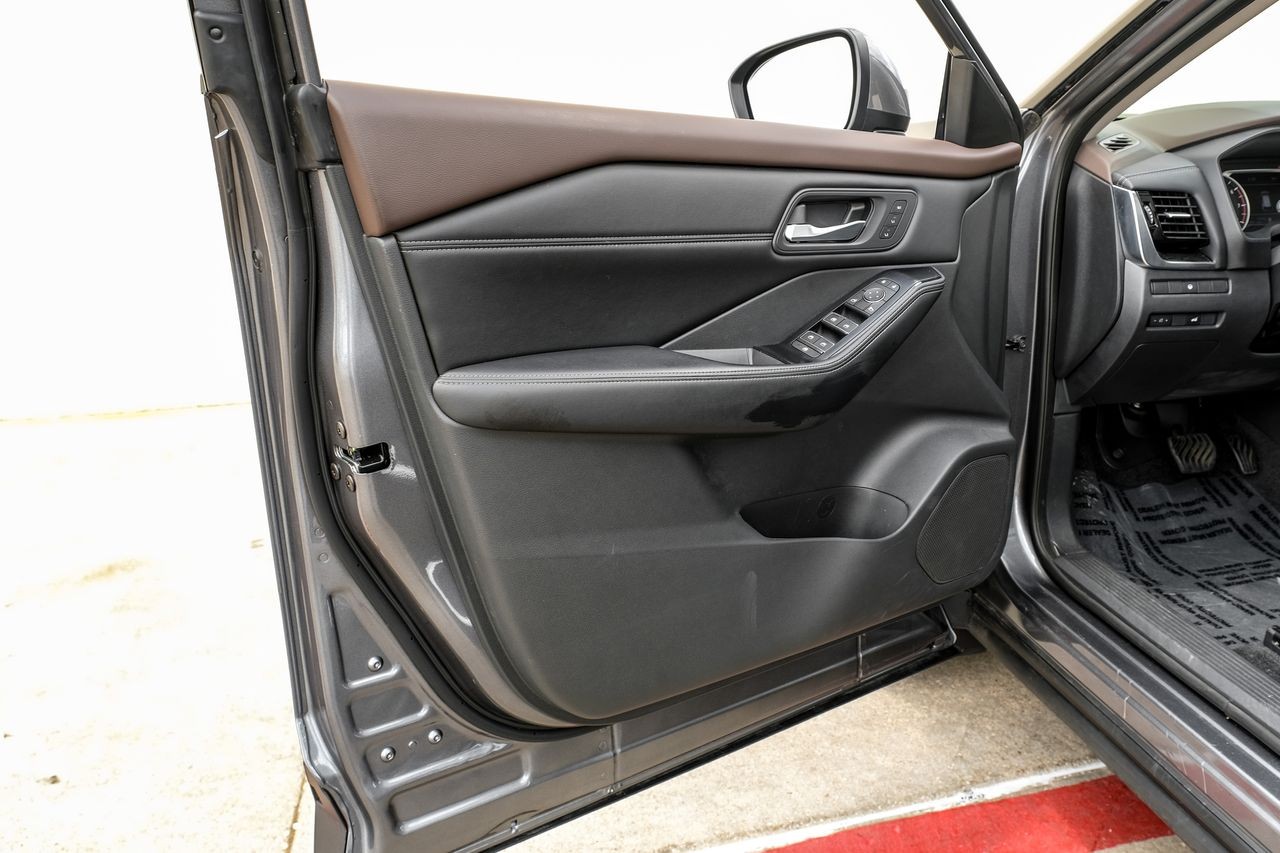 Nissan Rogue Vehicle Main Gallery Image 40