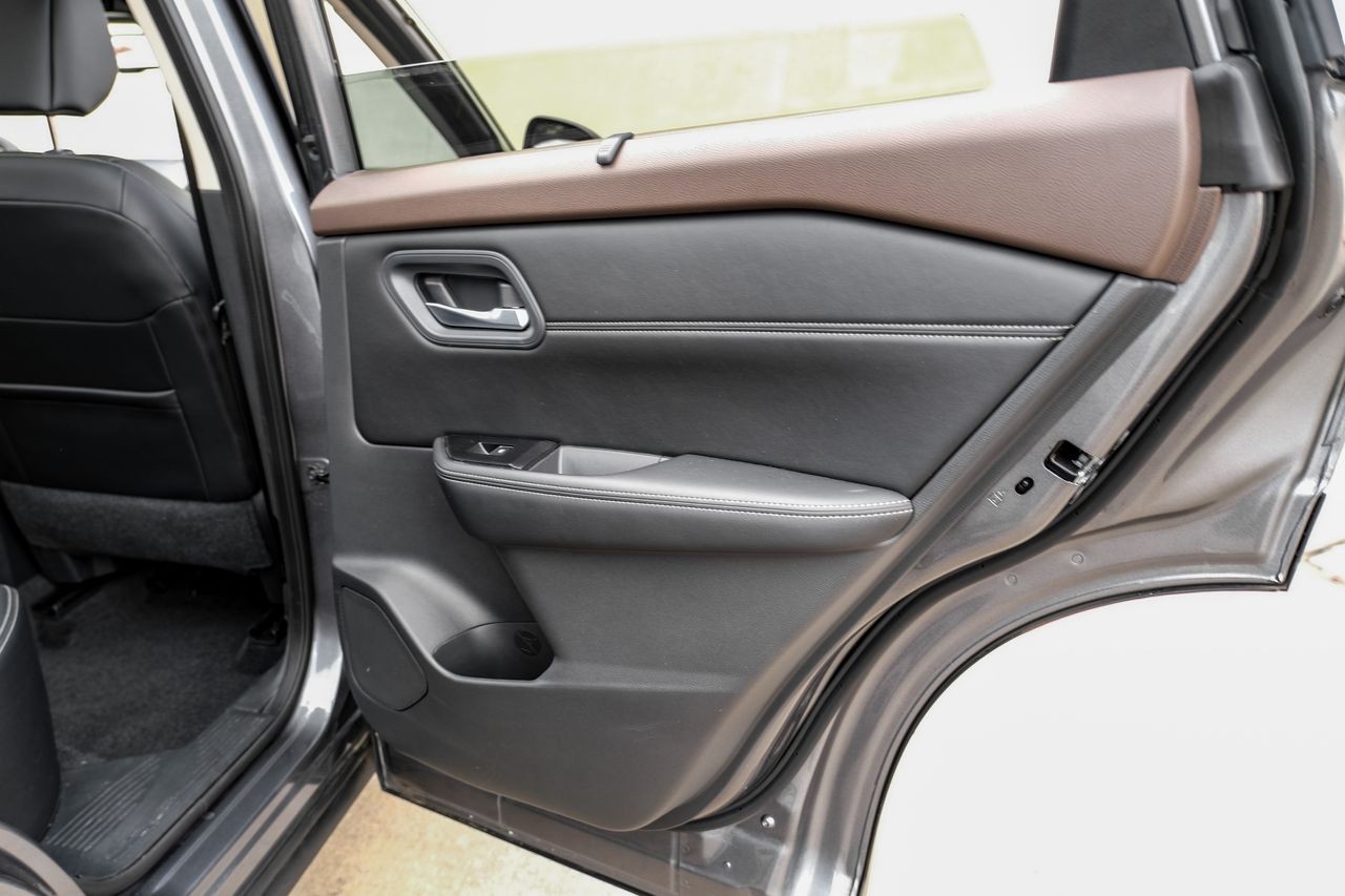 Nissan Rogue Vehicle Main Gallery Image 43