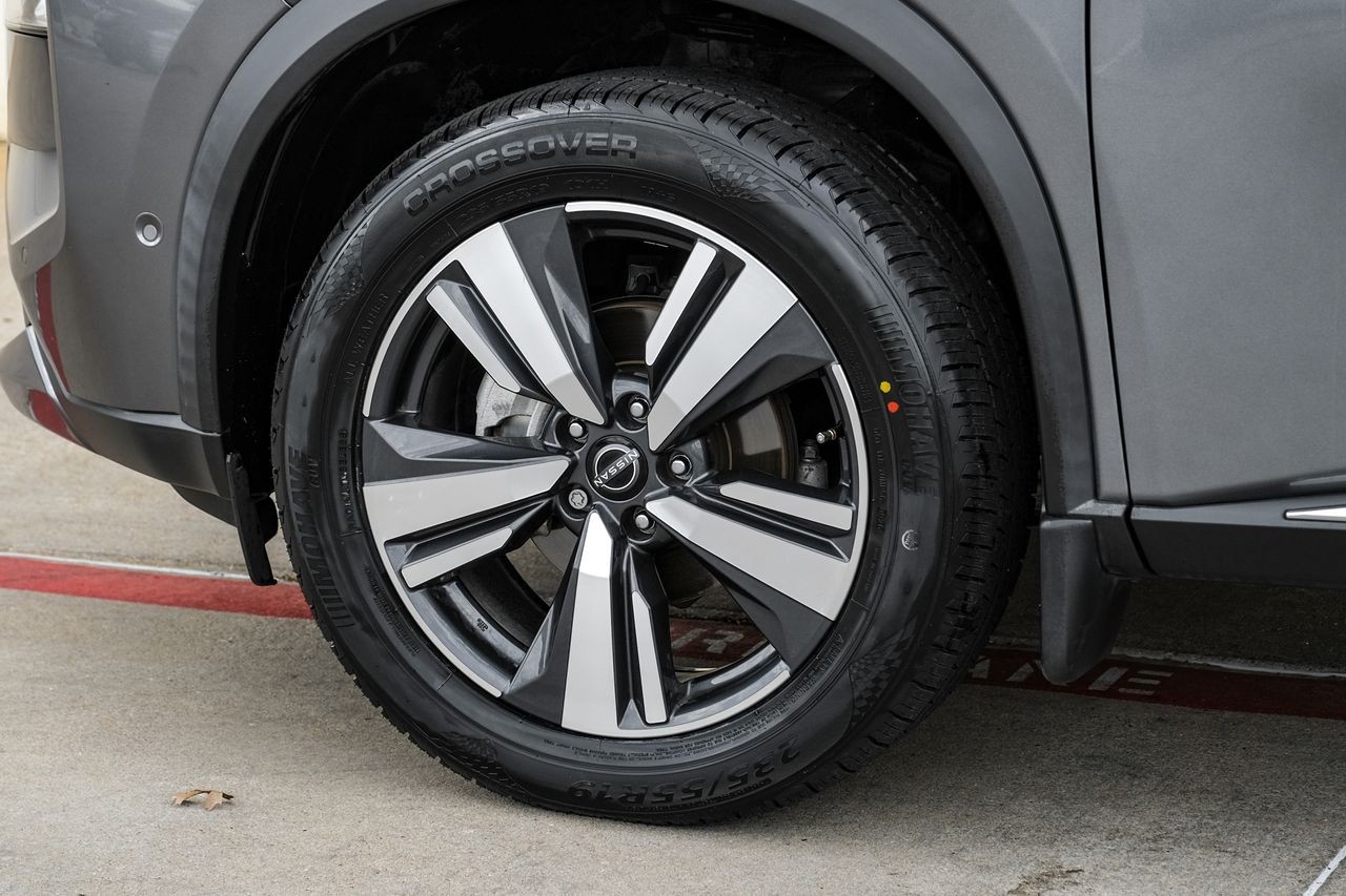 Nissan Rogue Vehicle Main Gallery Image 51