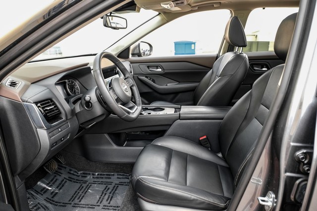 Nissan Rogue Vehicle Main Gallery Image 04