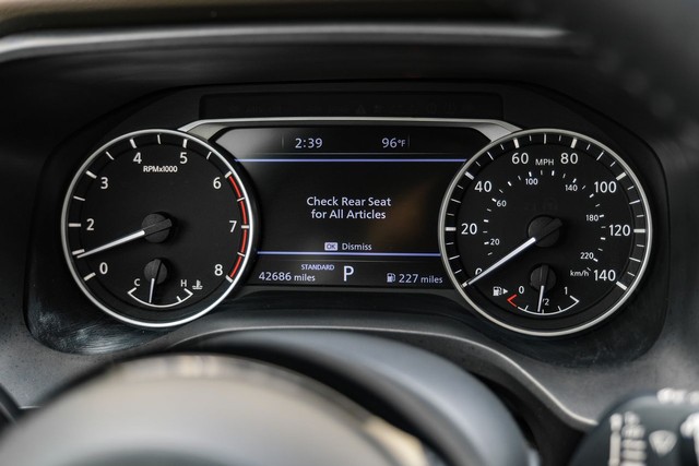 Nissan Rogue Vehicle Main Gallery Image 19