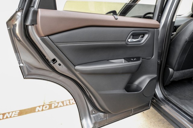 Nissan Rogue Vehicle Main Gallery Image 42