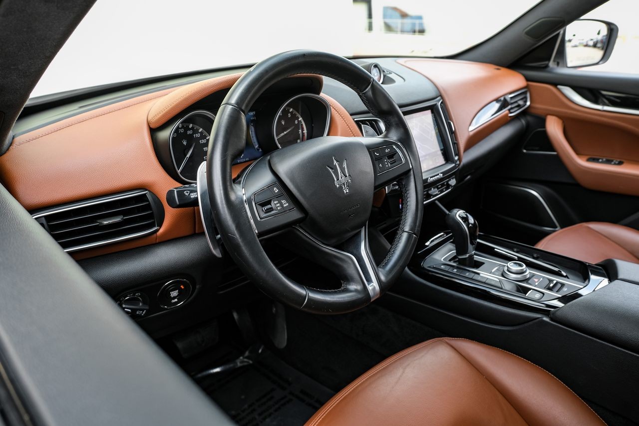 Maserati Levante Vehicle Main Gallery Image 03