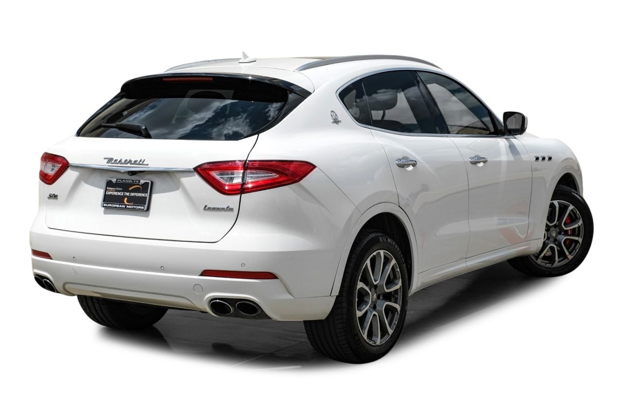 Maserati Levante Vehicle Main Gallery Image 08