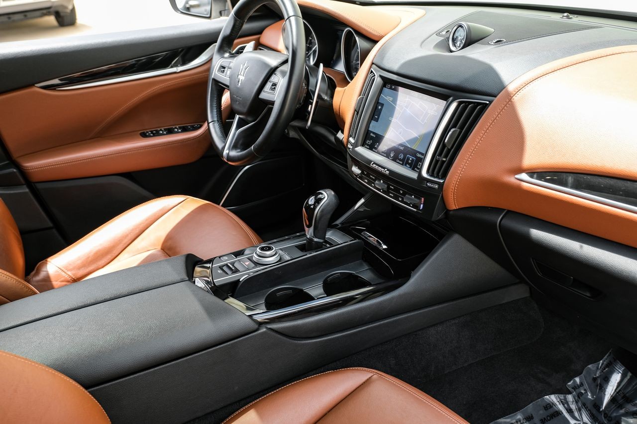 Maserati Levante Vehicle Main Gallery Image 21