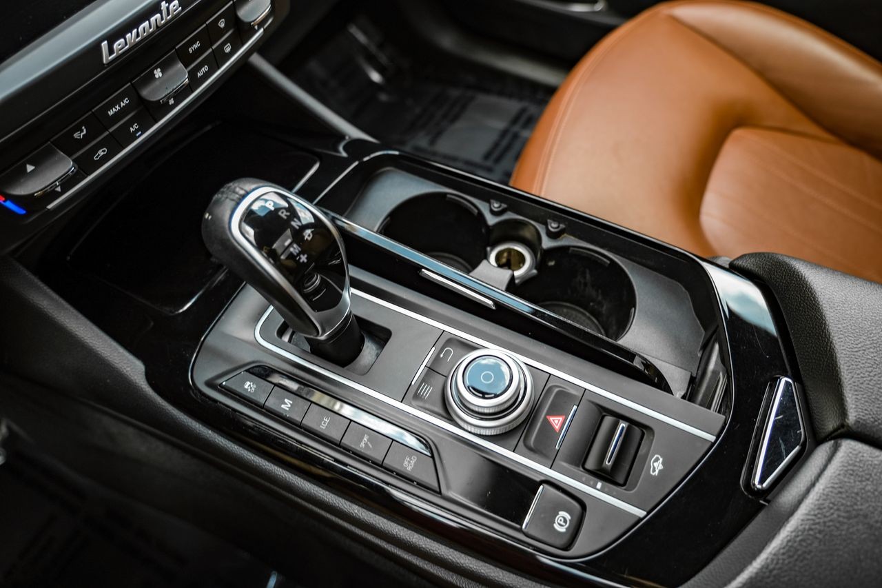 Maserati Levante Vehicle Main Gallery Image 23
