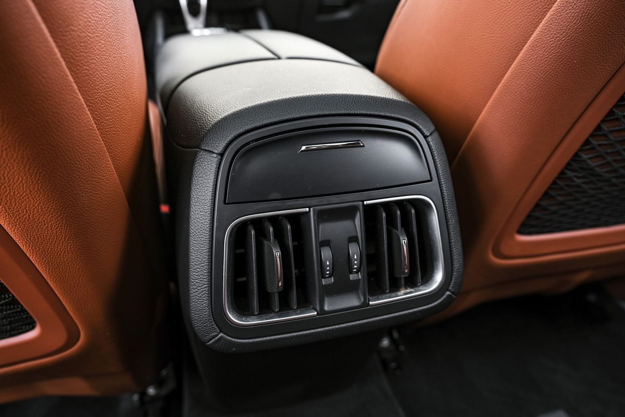 Maserati Levante Vehicle Main Gallery Image 35