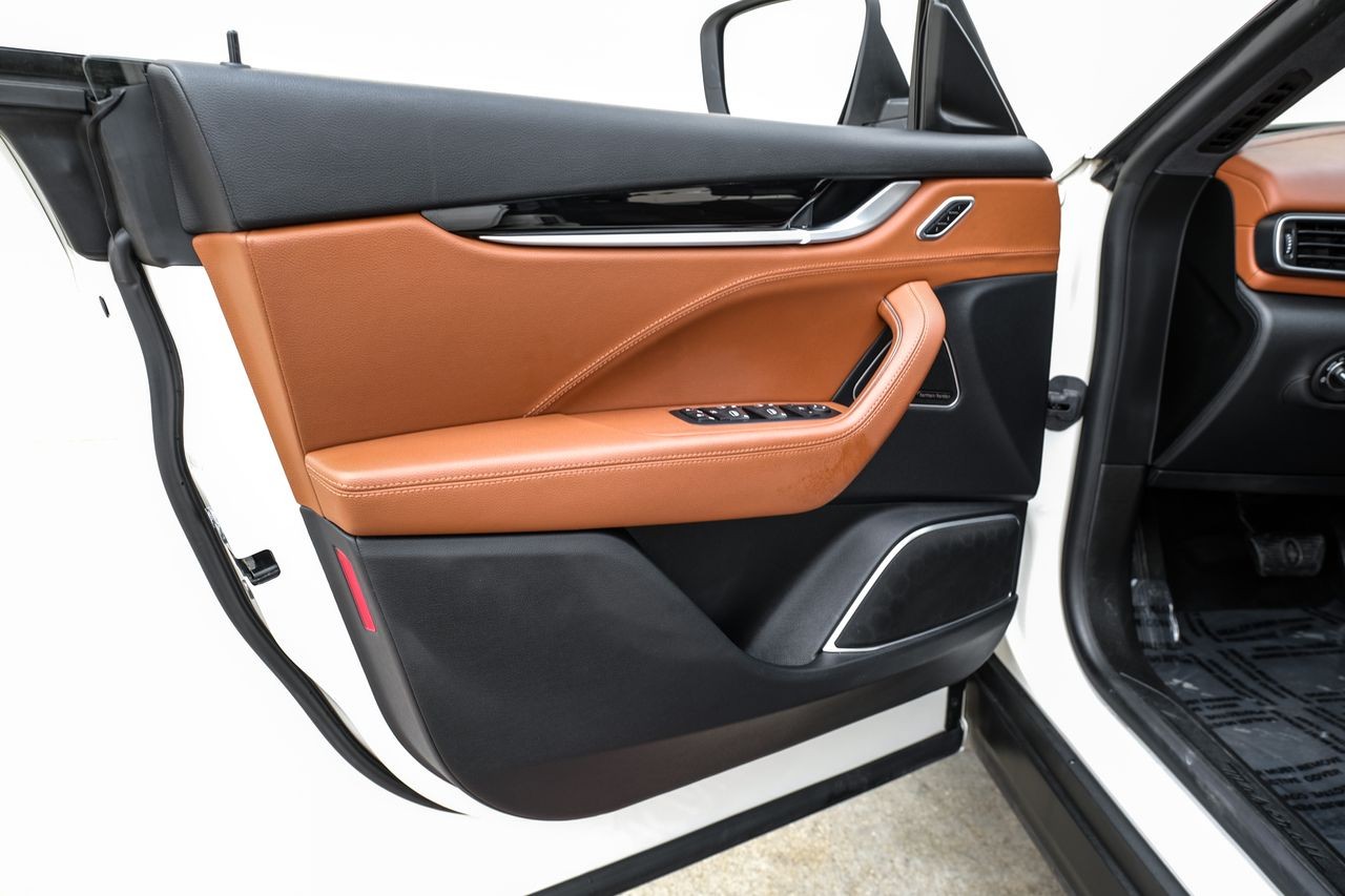 Maserati Levante Vehicle Main Gallery Image 39