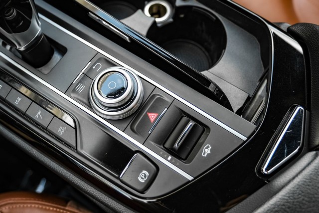 Maserati Levante Vehicle Main Gallery Image 25