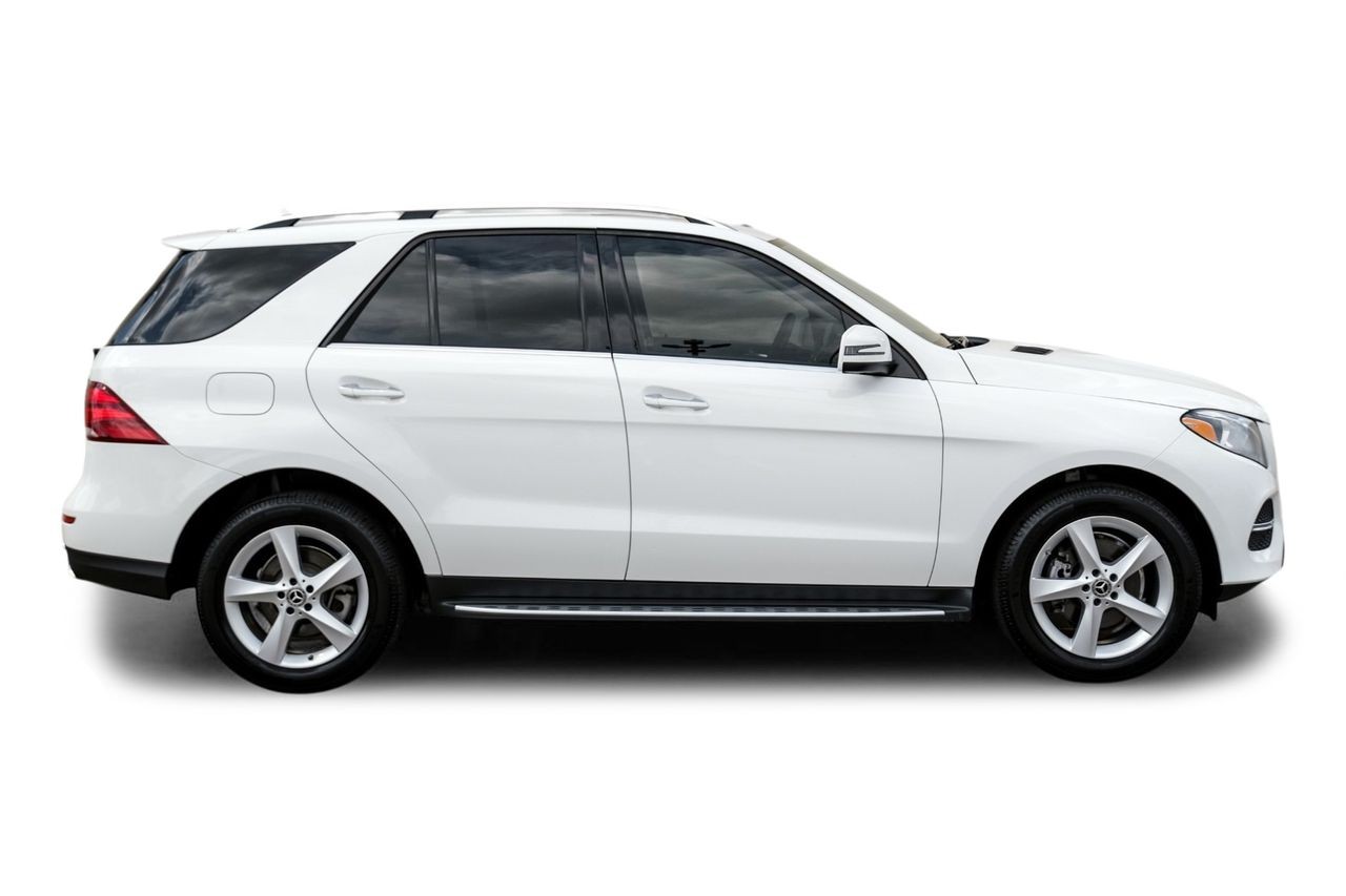 Mercedes-Benz GLE Vehicle Main Gallery Image 08