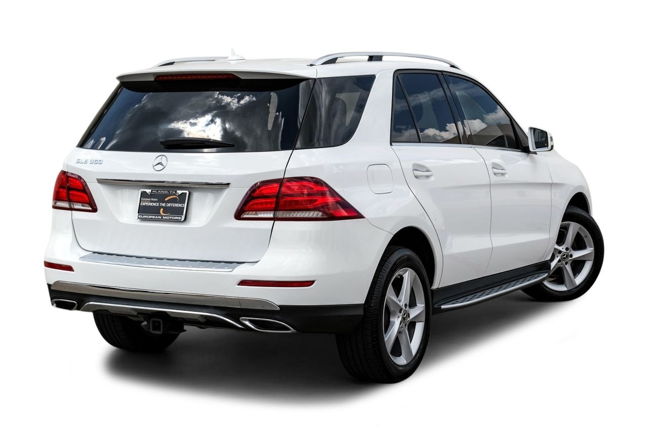 Mercedes-Benz GLE Vehicle Main Gallery Image 09