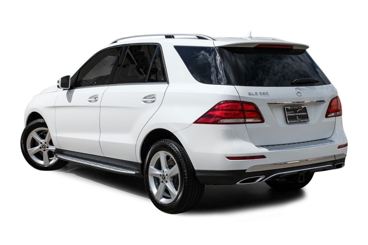 Mercedes-Benz GLE Vehicle Main Gallery Image 11