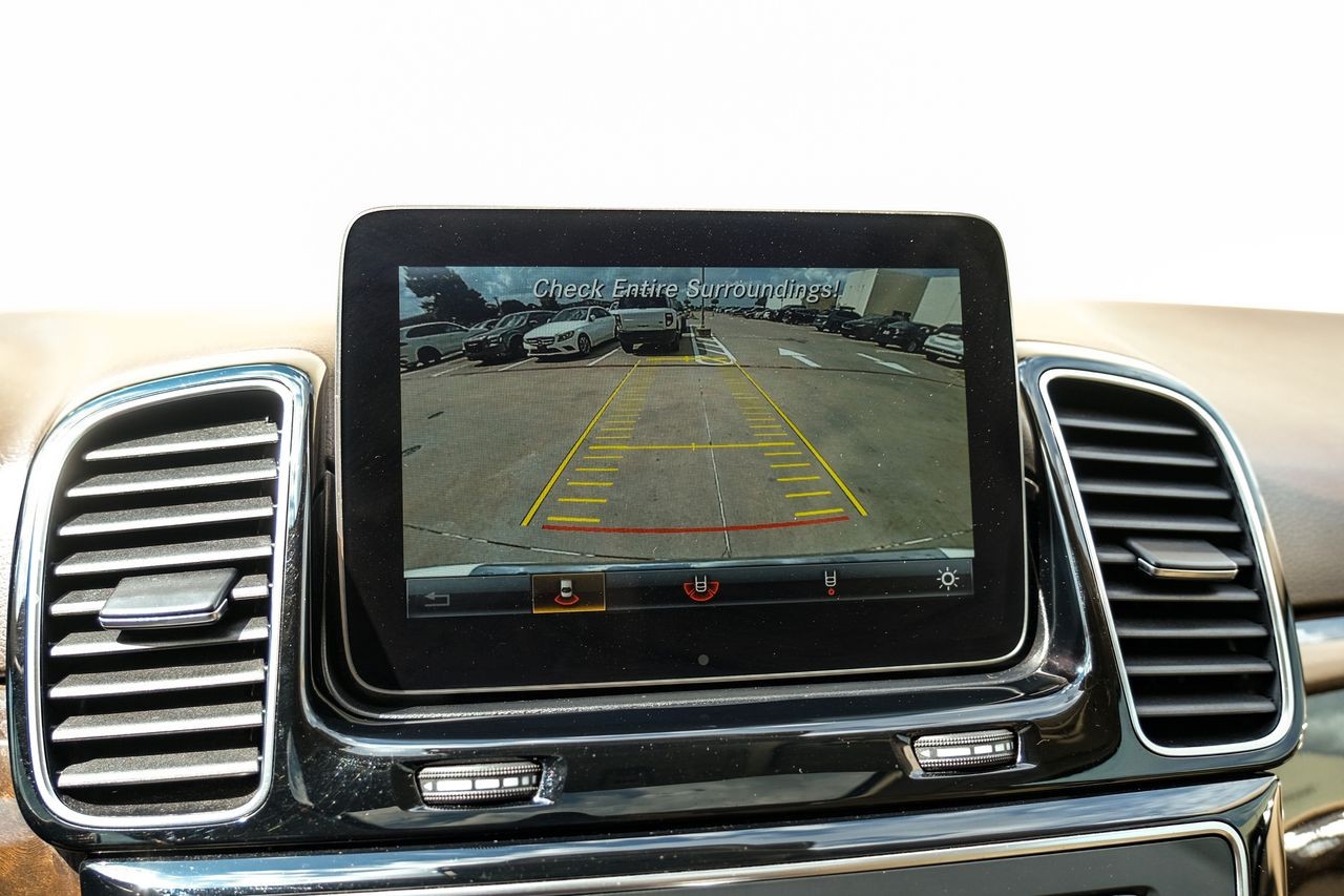 Mercedes-Benz GLE Vehicle Main Gallery Image 21