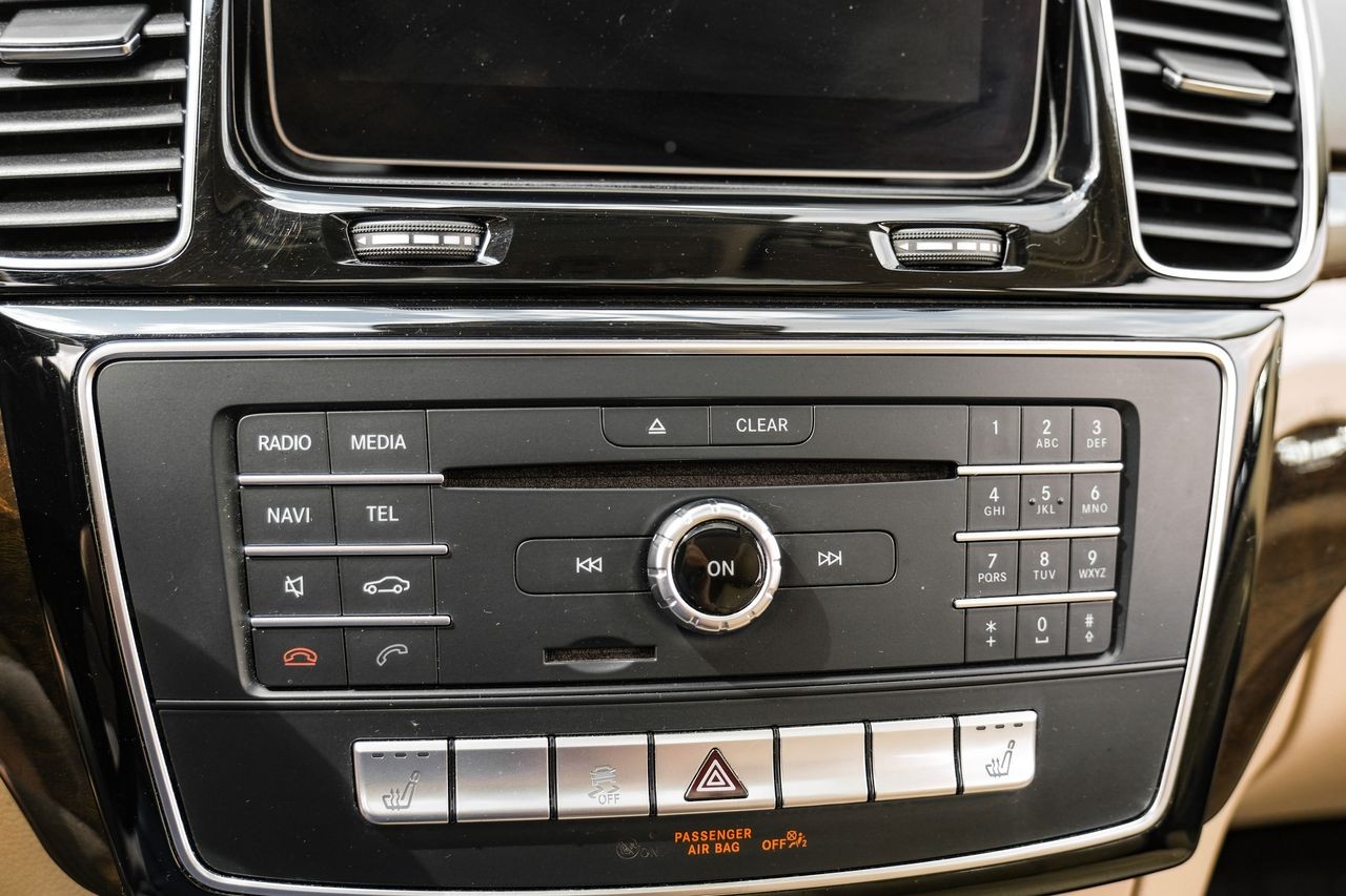 Mercedes-Benz GLE Vehicle Main Gallery Image 26