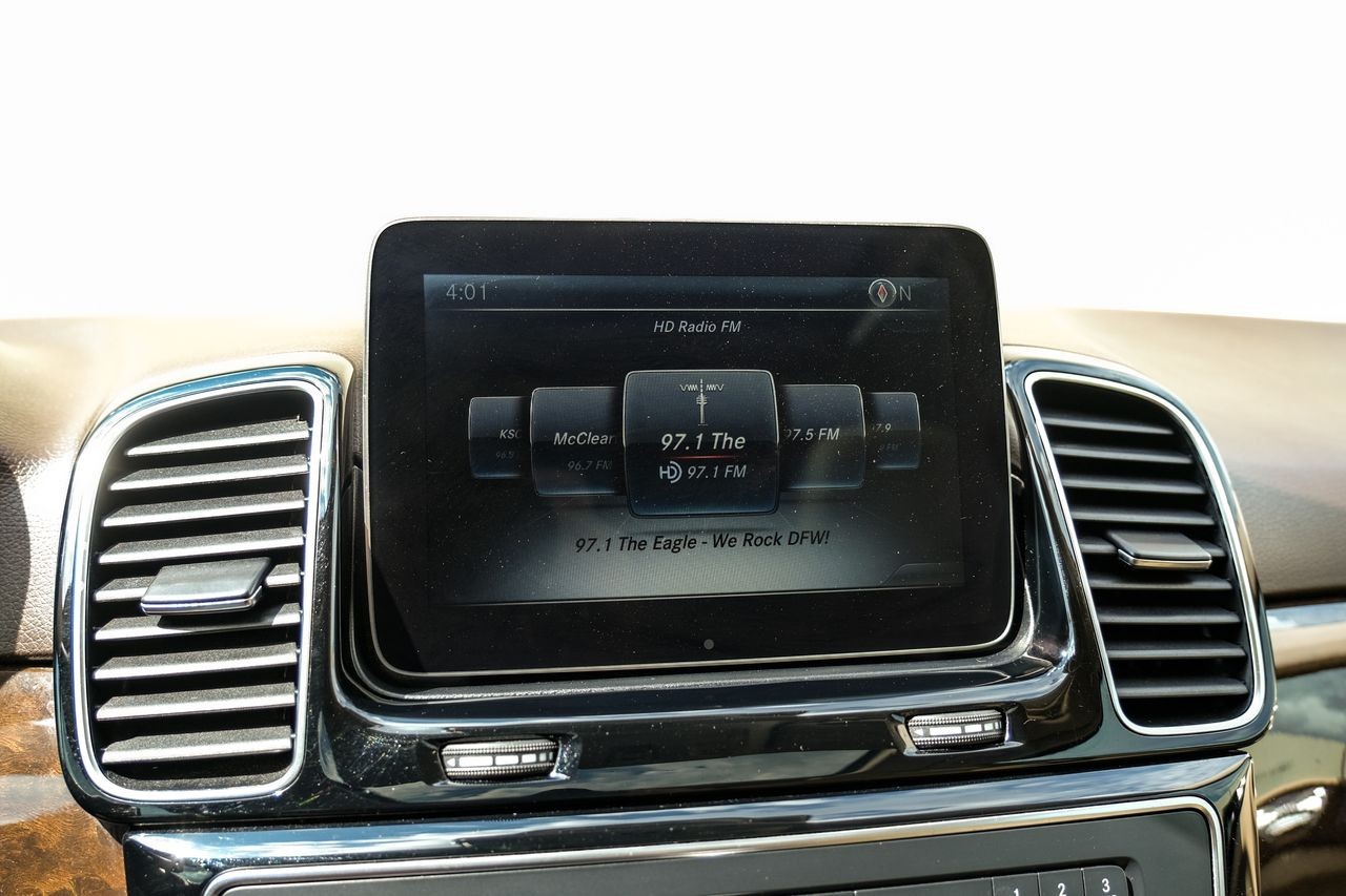 Mercedes-Benz GLE Vehicle Main Gallery Image 30