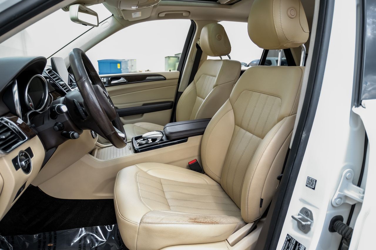 Mercedes-Benz GLE Vehicle Main Gallery Image 31
