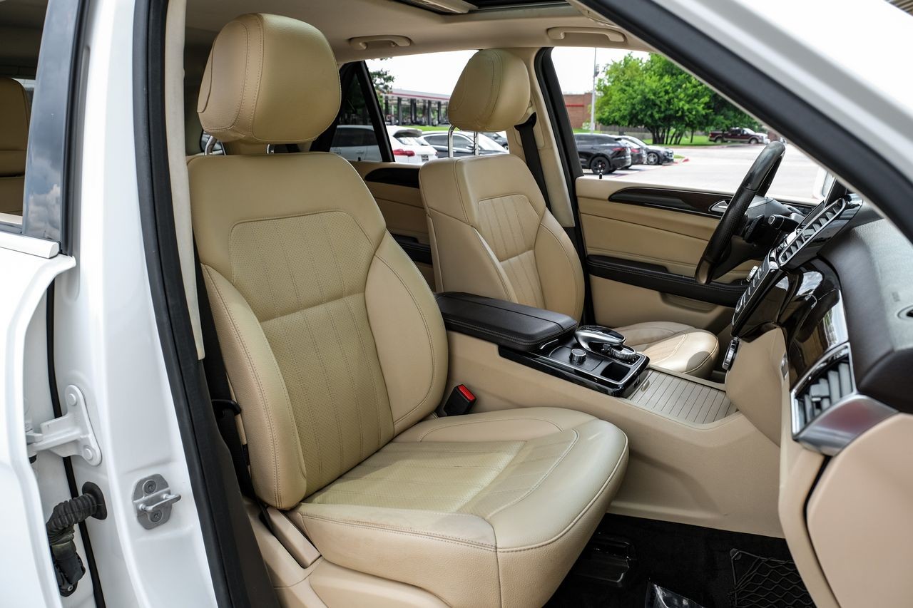 Mercedes-Benz GLE Vehicle Main Gallery Image 33