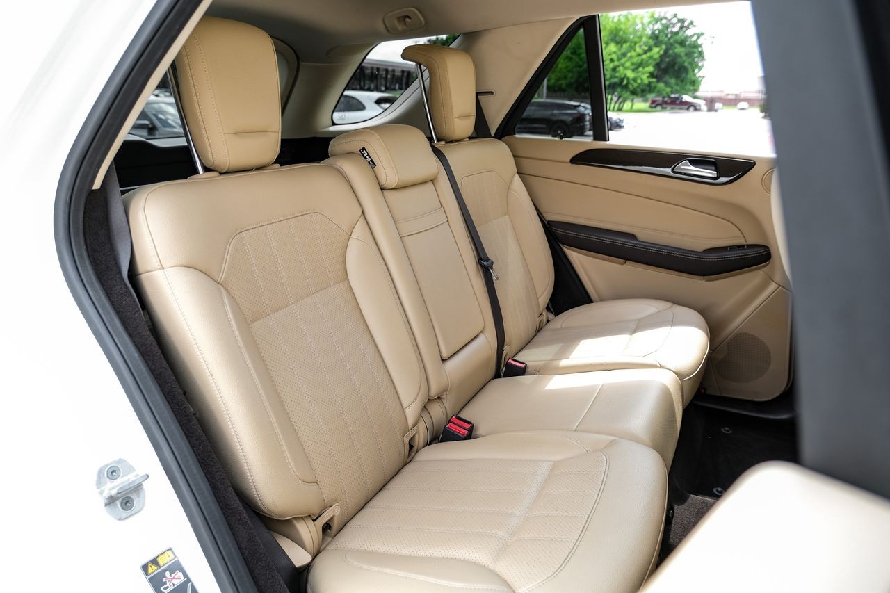 Mercedes-Benz GLE Vehicle Main Gallery Image 34