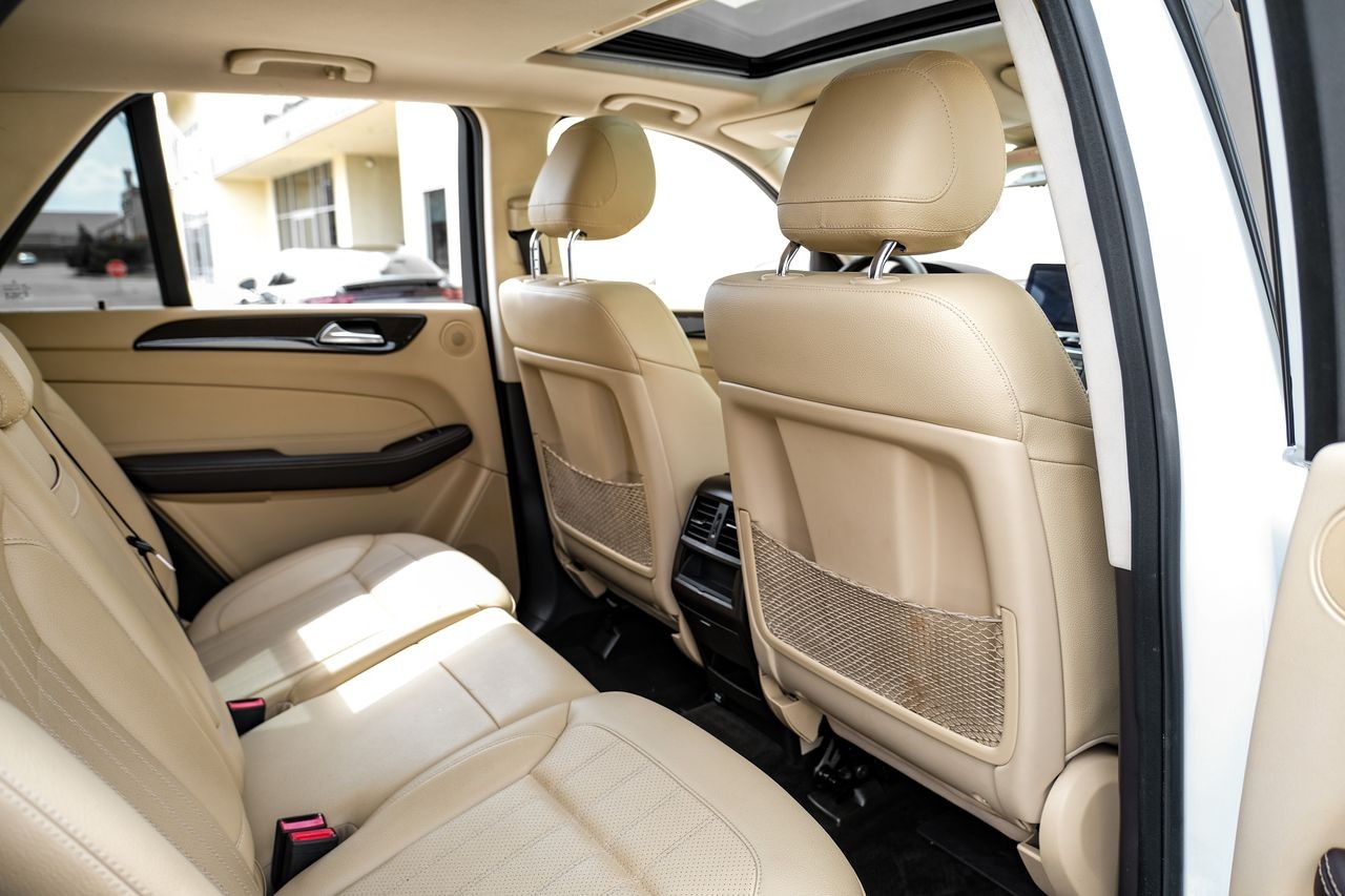 Mercedes-Benz GLE Vehicle Main Gallery Image 35