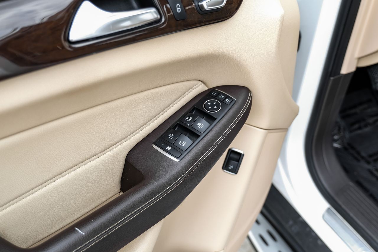 Mercedes-Benz GLE Vehicle Main Gallery Image 41