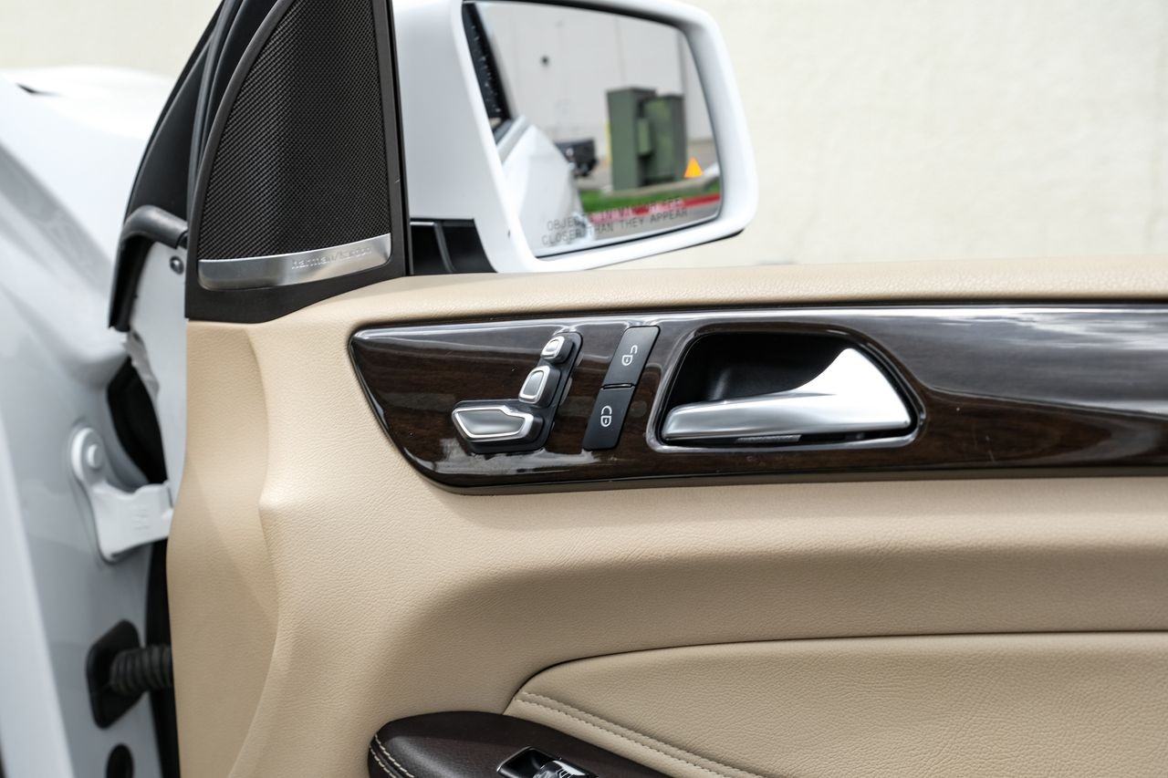 Mercedes-Benz GLE Vehicle Main Gallery Image 43