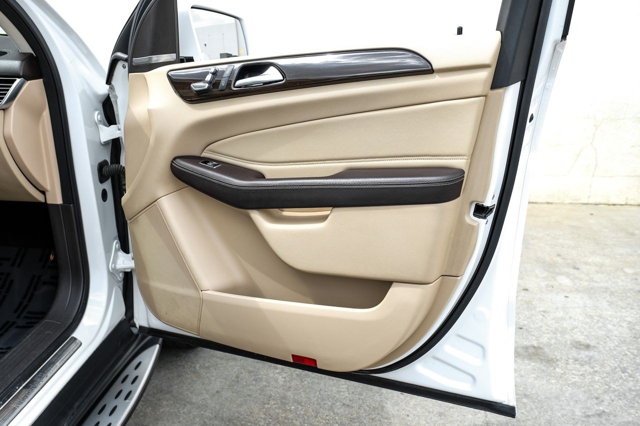 Mercedes-Benz GLE Vehicle Main Gallery Image 44