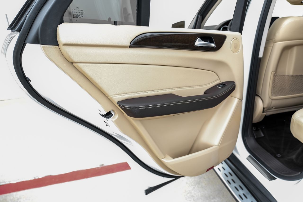 Mercedes-Benz GLE Vehicle Main Gallery Image 45
