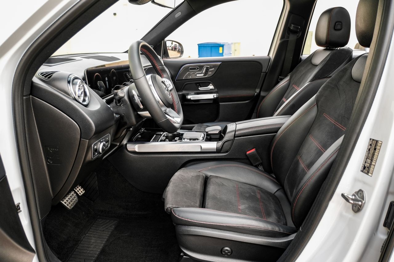 Mercedes-Benz GLB Vehicle Main Gallery Image 04