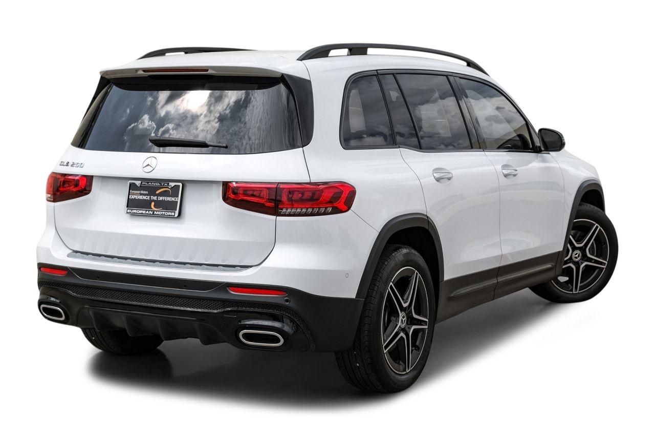 Mercedes-Benz GLB Vehicle Main Gallery Image 09