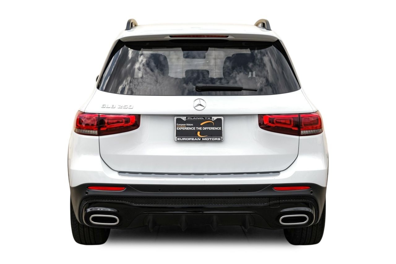 Mercedes-Benz GLB Vehicle Main Gallery Image 10