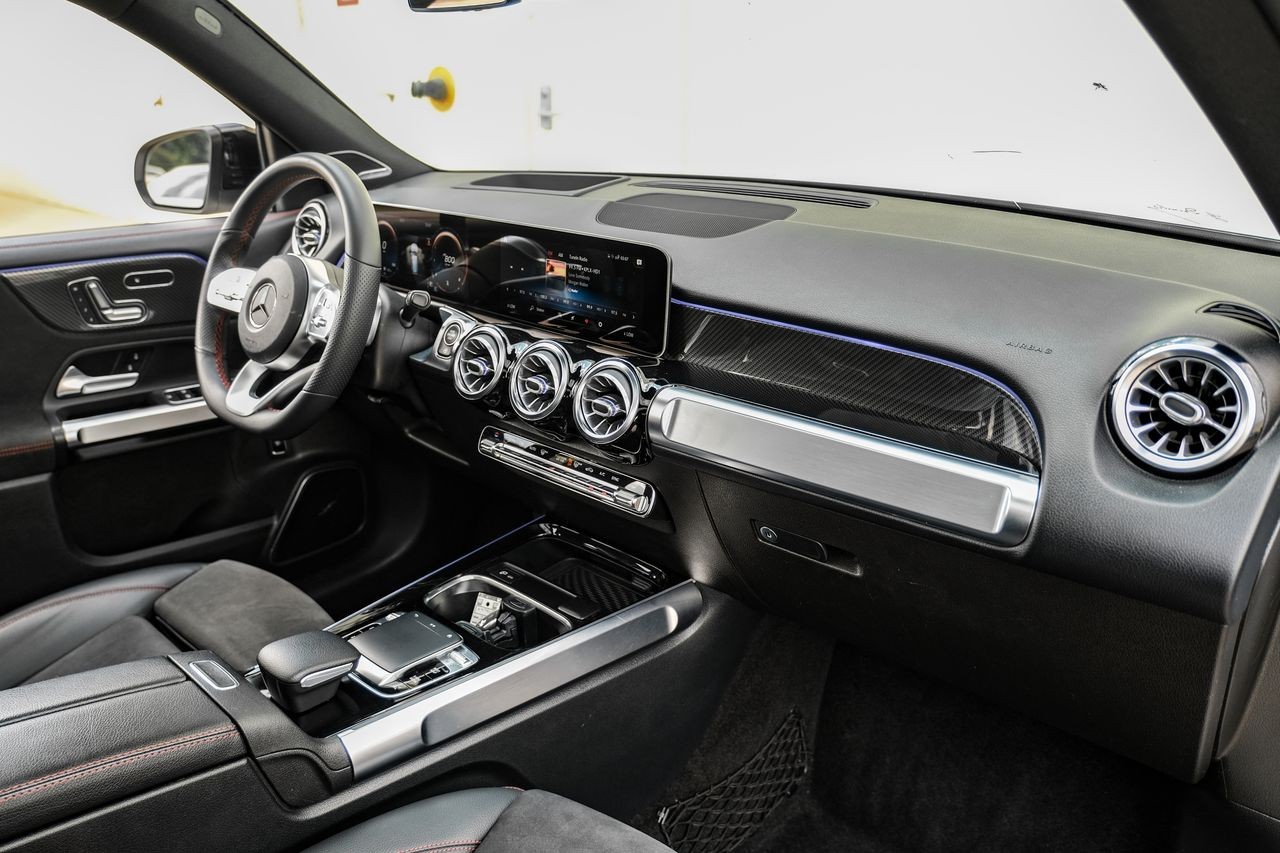 Mercedes-Benz GLB Vehicle Main Gallery Image 12