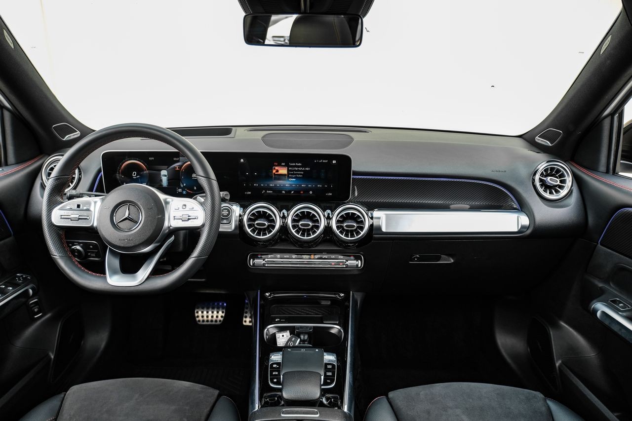 Mercedes-Benz GLB Vehicle Main Gallery Image 14
