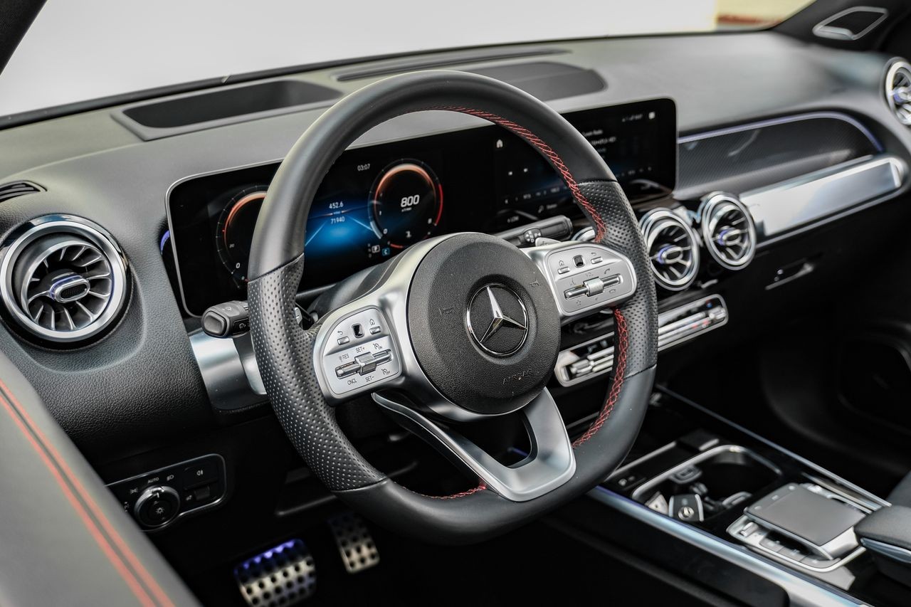 Mercedes-Benz GLB Vehicle Main Gallery Image 15