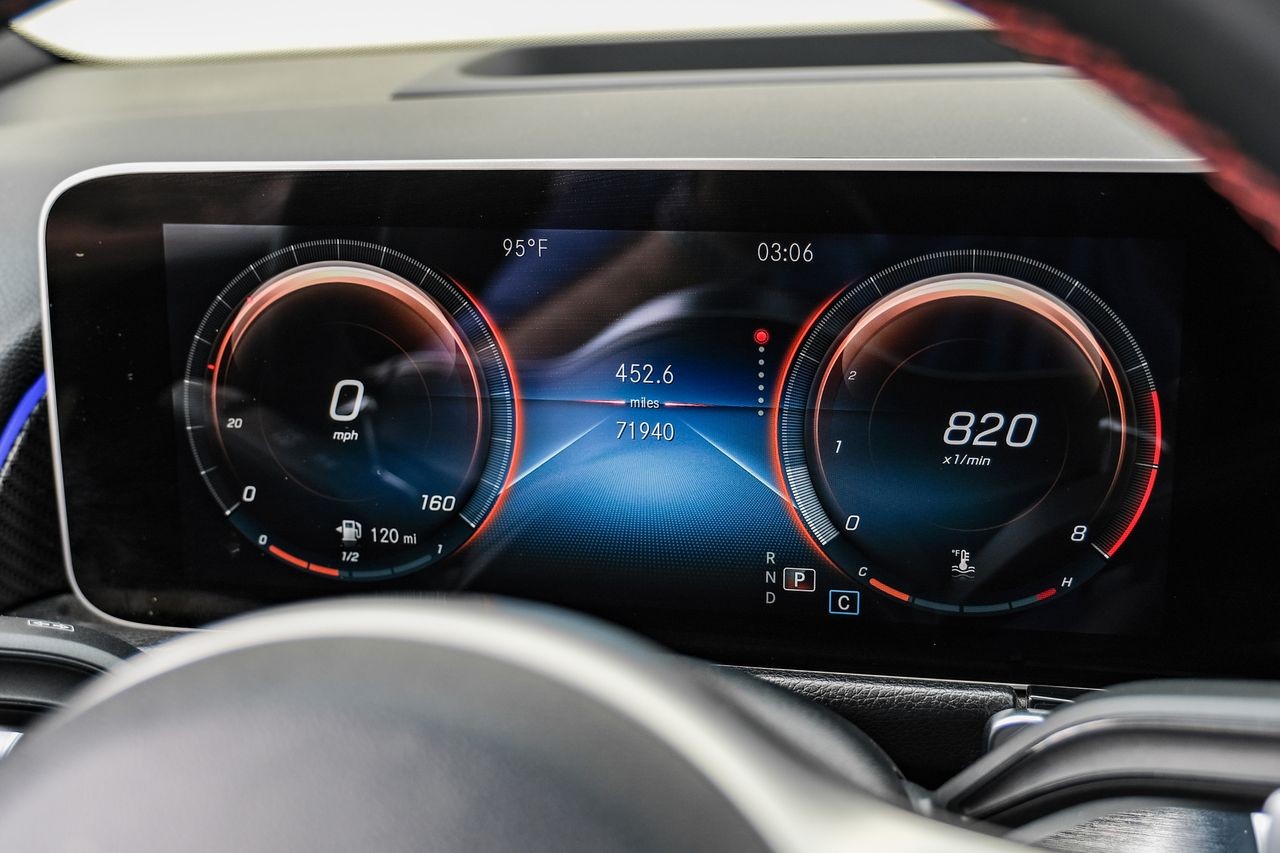 Mercedes-Benz GLB Vehicle Main Gallery Image 18