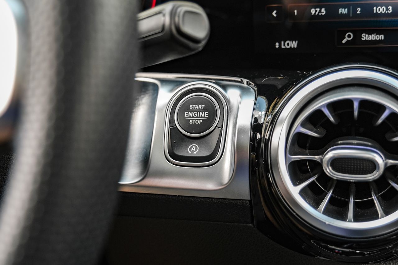 Mercedes-Benz GLB Vehicle Main Gallery Image 20