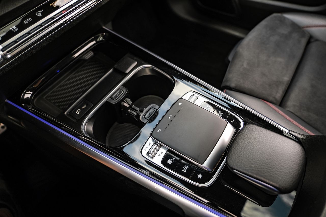 Mercedes-Benz GLB Vehicle Main Gallery Image 24