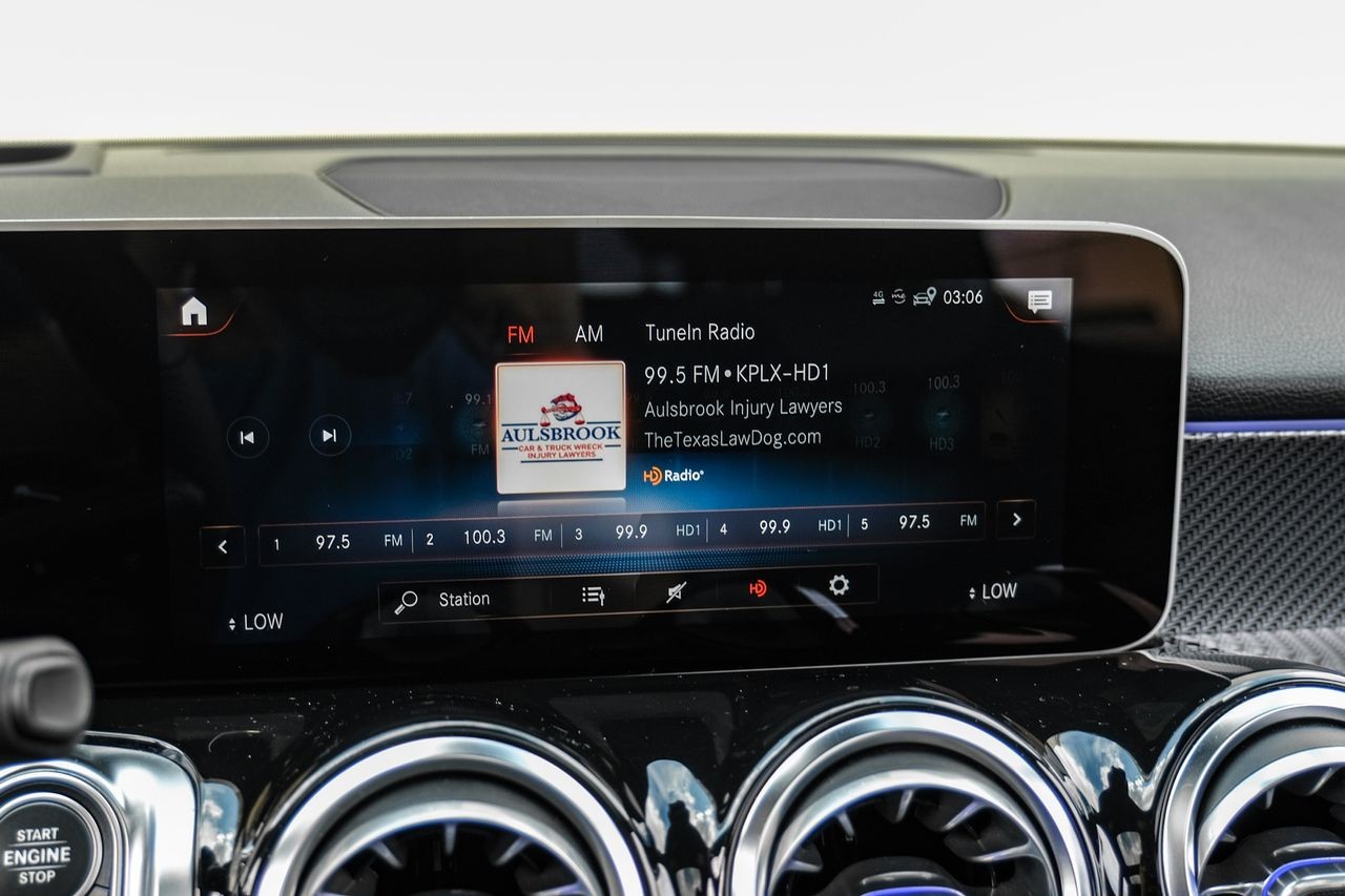 Mercedes-Benz GLB Vehicle Main Gallery Image 27