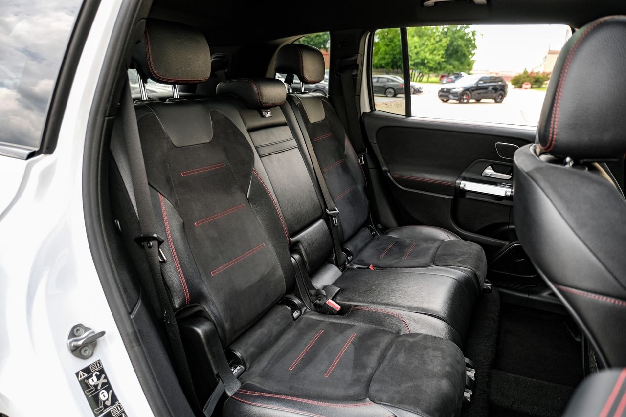Mercedes-Benz GLB Vehicle Main Gallery Image 32