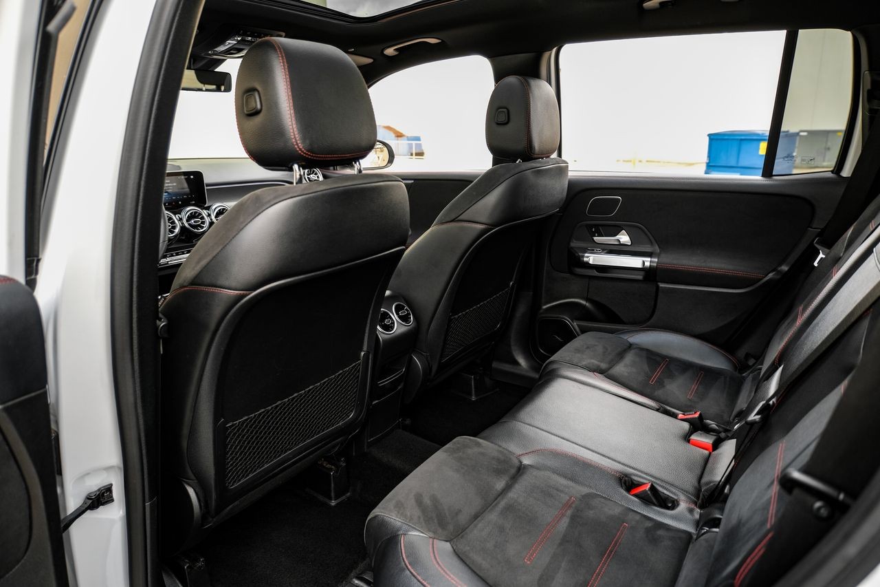 Mercedes-Benz GLB Vehicle Main Gallery Image 34