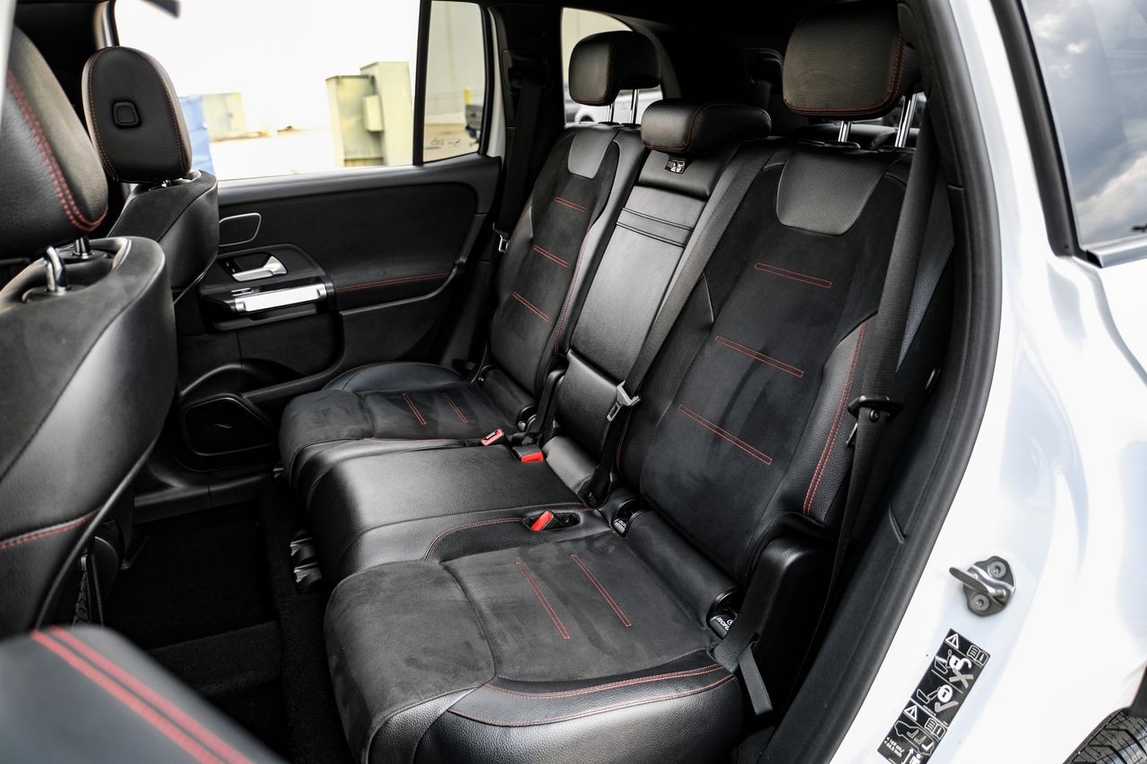 Mercedes-Benz GLB Vehicle Main Gallery Image 35
